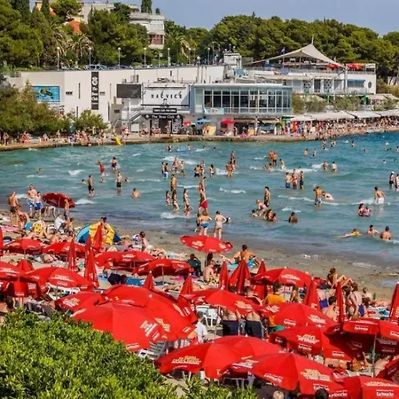 Romana With A Spacious Terrace Apartman Split