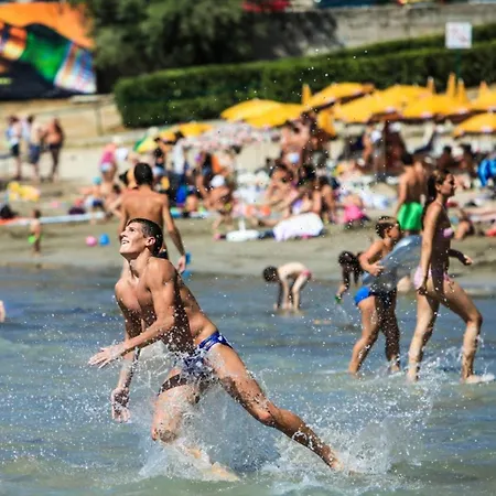 Romana With A Spacious Terrace Apartman *