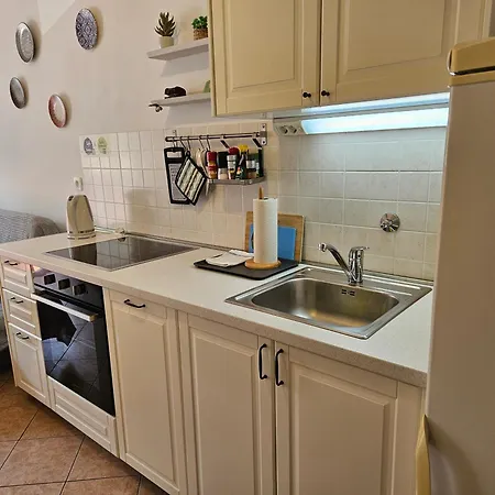 Romana With A Spacious Terrace Apartman Split