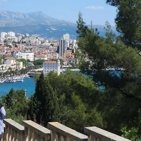 Romana With A Spacious Terrace Apartman *