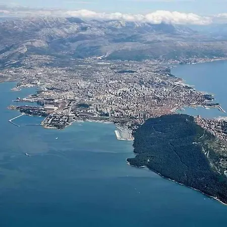 Romana With A Spacious Terrace * Спліт