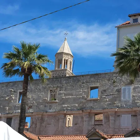 Romana With A Spacious Terrace سبليت