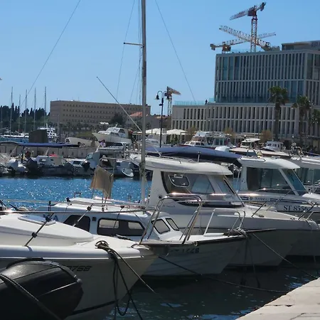 Romana With A Spacious Terrace * Спліт