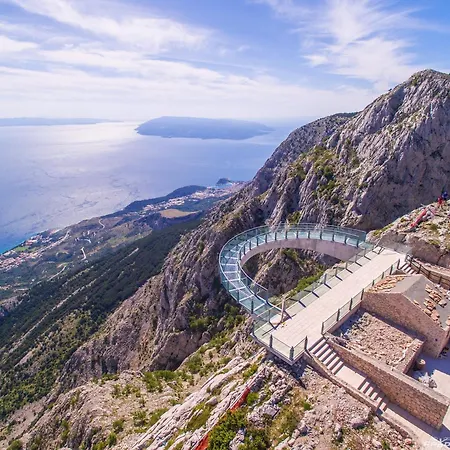 Апартаменти Romana With A Spacious Terrace Спліт