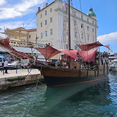 Romana With A Spacious Terrace * Split