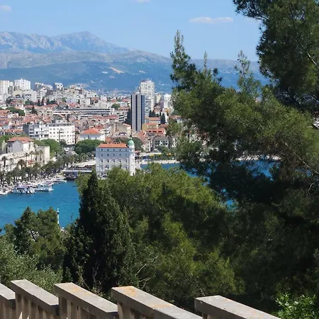 Romana With A Spacious Terrace Daire