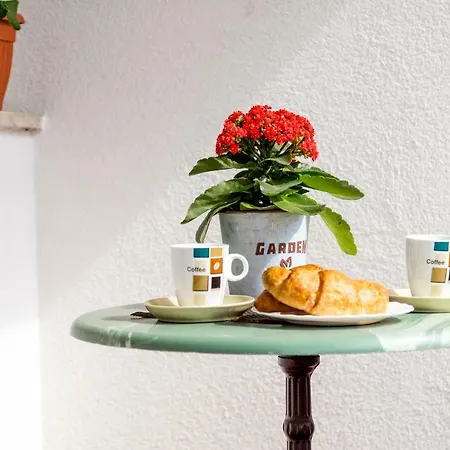 Romana With A Spacious Terrace Спліт