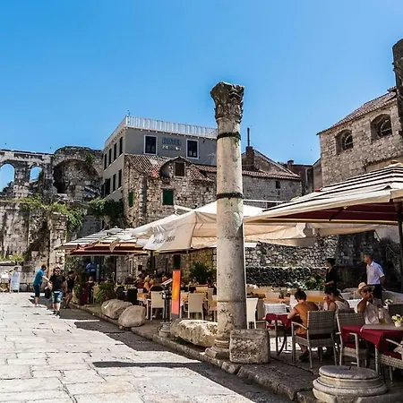 Romana With A Spacious Terrace Apartman Split