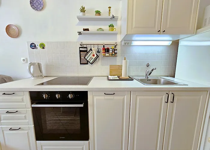 Romana With A Spacious Terrace Σπλιτ