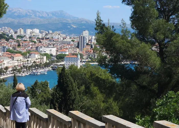 Romana With A Spacious Terrace Lägenhet *