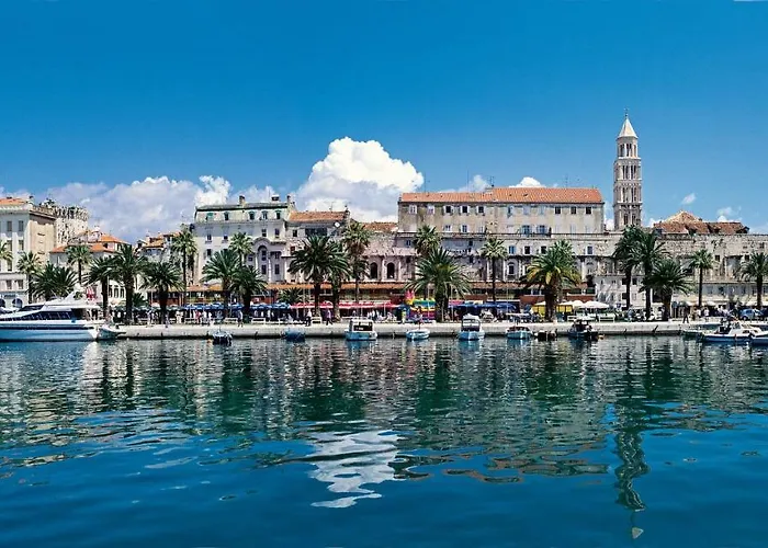 Romana With A Spacious Terrace *