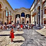 Romana With A Spacious Terrace Апартаменты *
